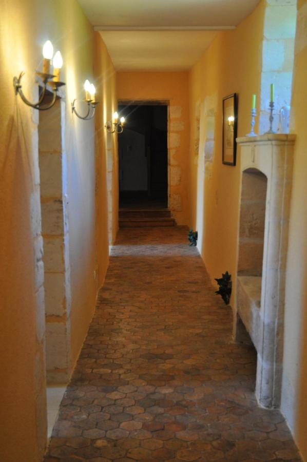 Chateau La Gentilhommiere Du Puits Notre-Dame 30 Rue De L'Eglise 24110 Saint Leon Sur L'Isle Exterior photo