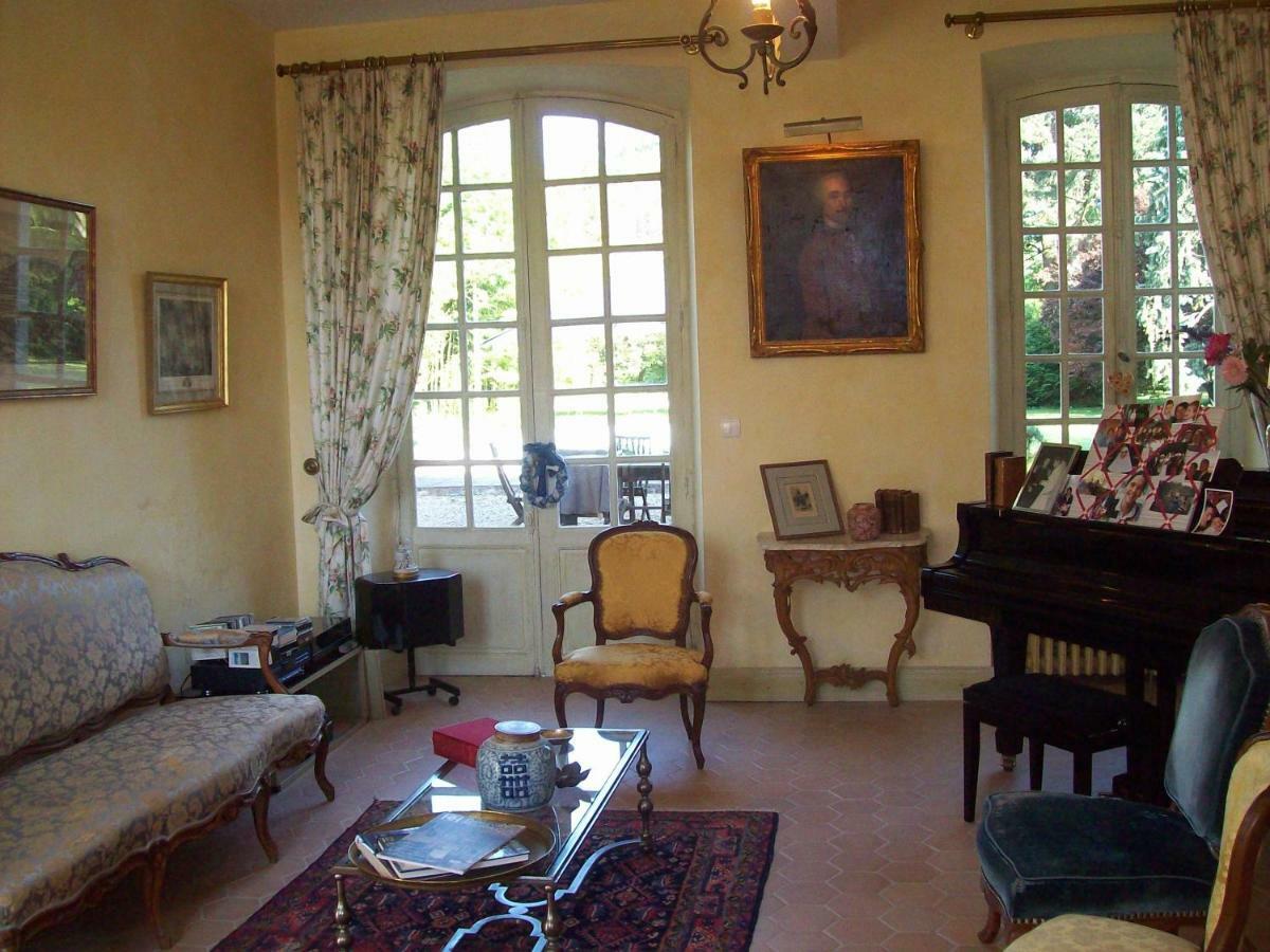 Chateau La Gentilhommiere Du Puits Notre-Dame 30 Rue De L'Eglise 24110 Saint Leon Sur L'Isle Exterior photo