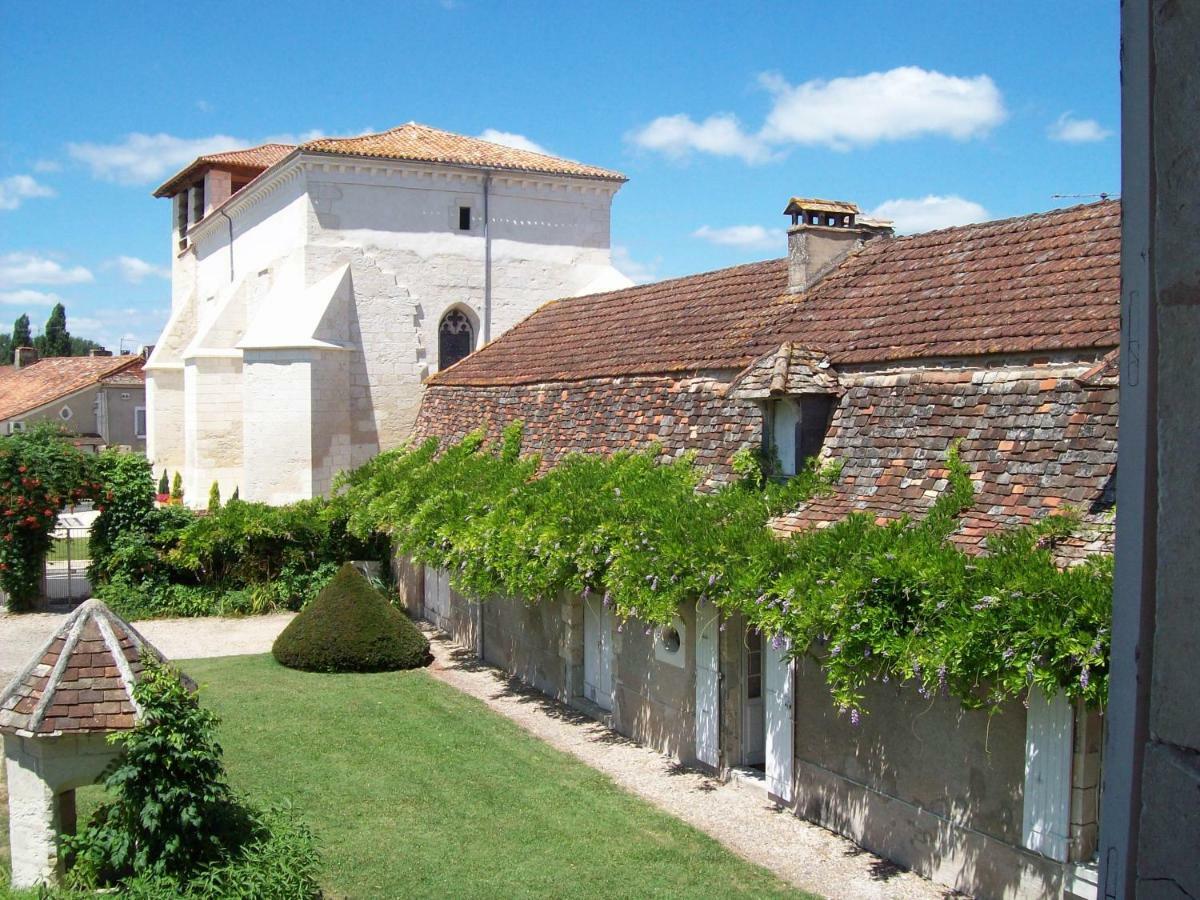 Chateau La Gentilhommiere Du Puits Notre-Dame 30 Rue De L'Eglise 24110 Saint Leon Sur L'Isle Exterior photo