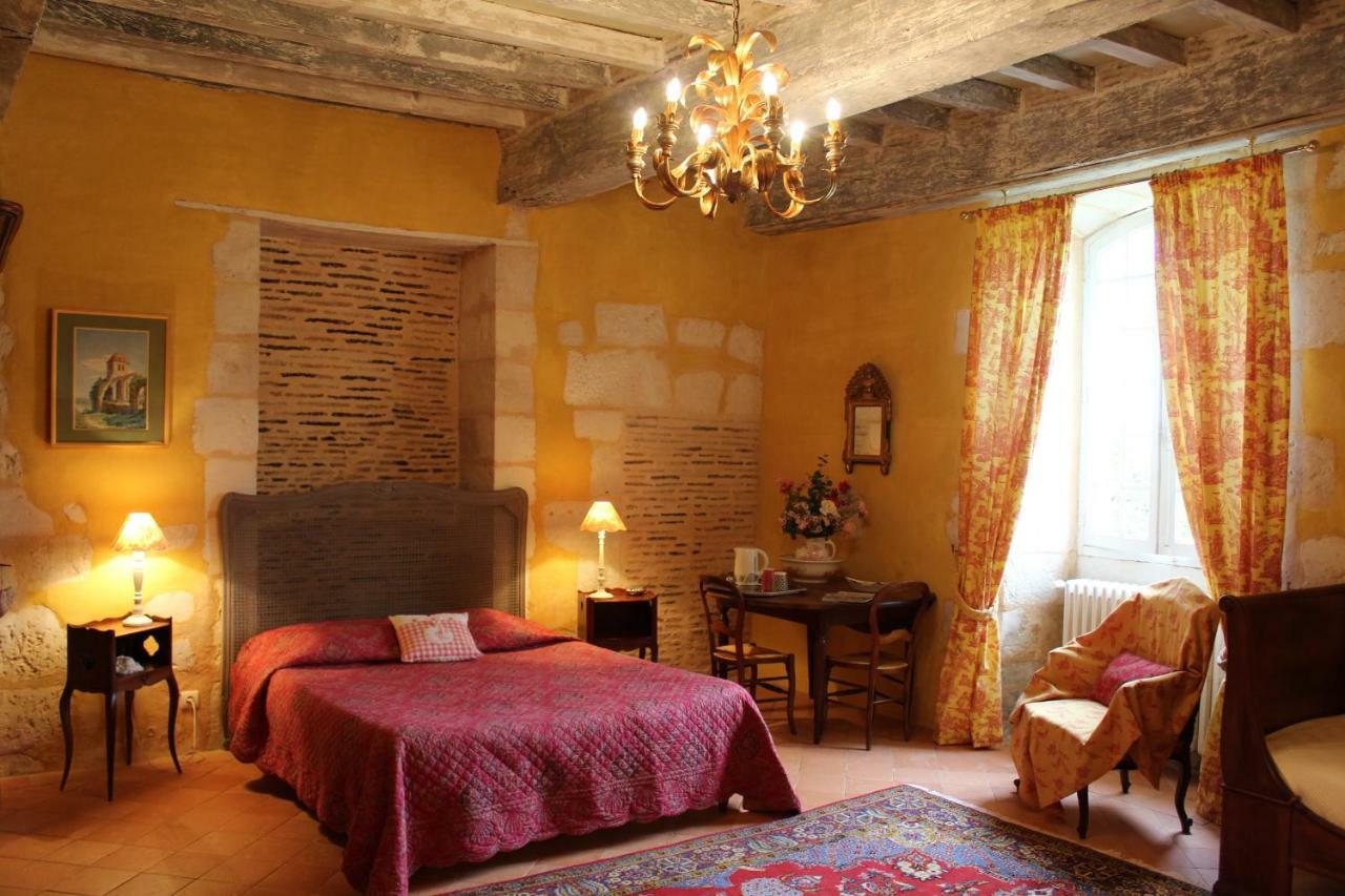 Chateau La Gentilhommiere Du Puits Notre-Dame 30 Rue De L'Eglise 24110 Saint Leon Sur L'Isle Exterior photo